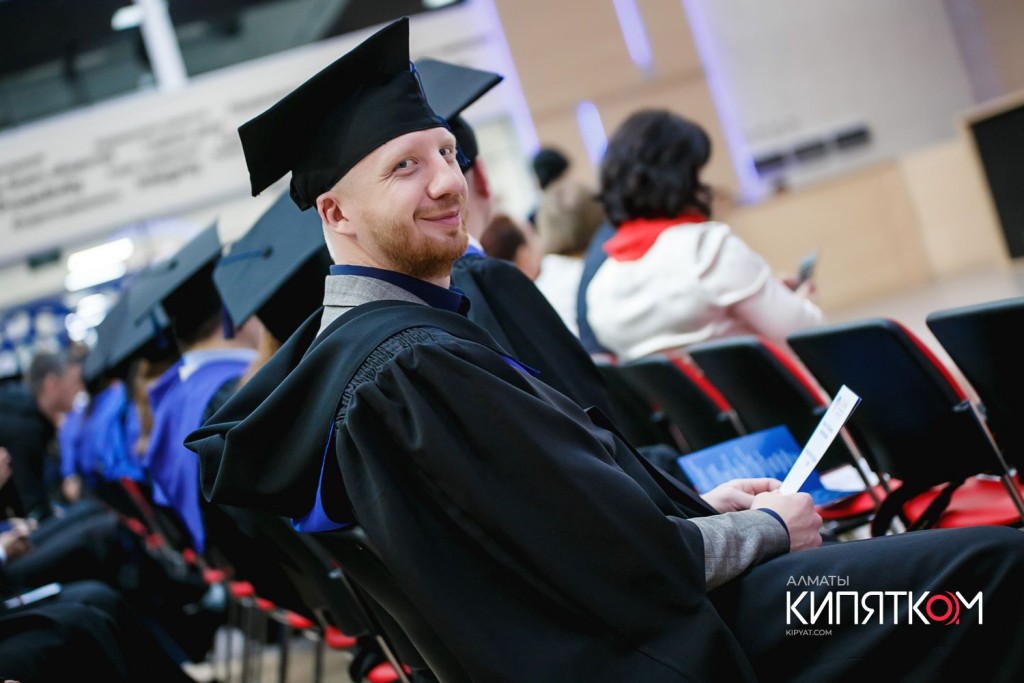 166 AlmaU students received MBA diplomas